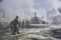 إخماد حريق اندلع بصهريج مازوت وعدد من السيارات بالبرامكة في دمشق