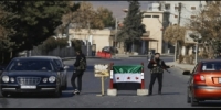 حواجز مؤقتة لعناصر غير سوريين في المزة بدمشق يستجوبون المدنيين حول انتمائهم الطائفي