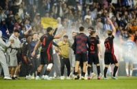 برشلونة يهزم إسبانيول بثنائية نظيفة ويتوج بلقب 