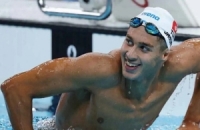 السباح التونسي أحمد الجوادي يعتلي عرش العالم في سباق 800 متر سباحة حرة