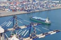 الصين تبدأ فرض رسوم خاصة على السفن المرتبطة بأمريكا