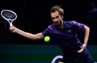 الروسي مدفيديف يبلغ دور الـ16 في باريس بعد انسحاب منافسه البلغاري 